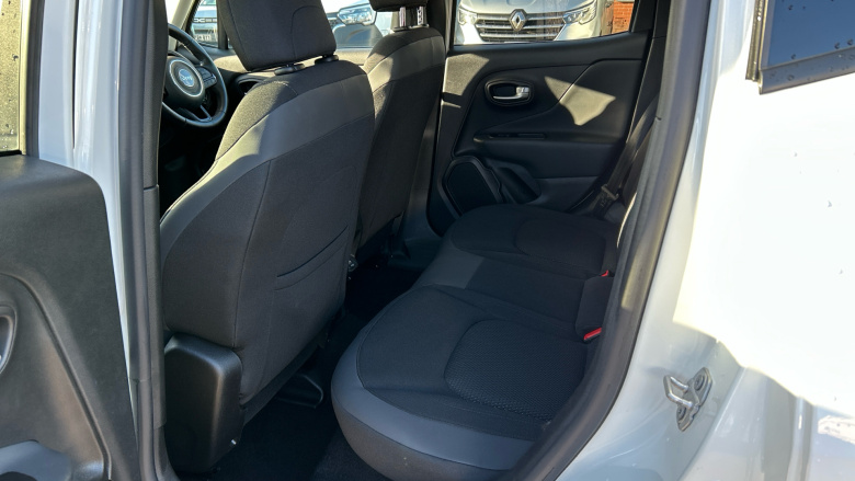 Jeep Renegade 1.3 T4 GSE Night Eagle II 5dr DDCT Petrol Hatchback